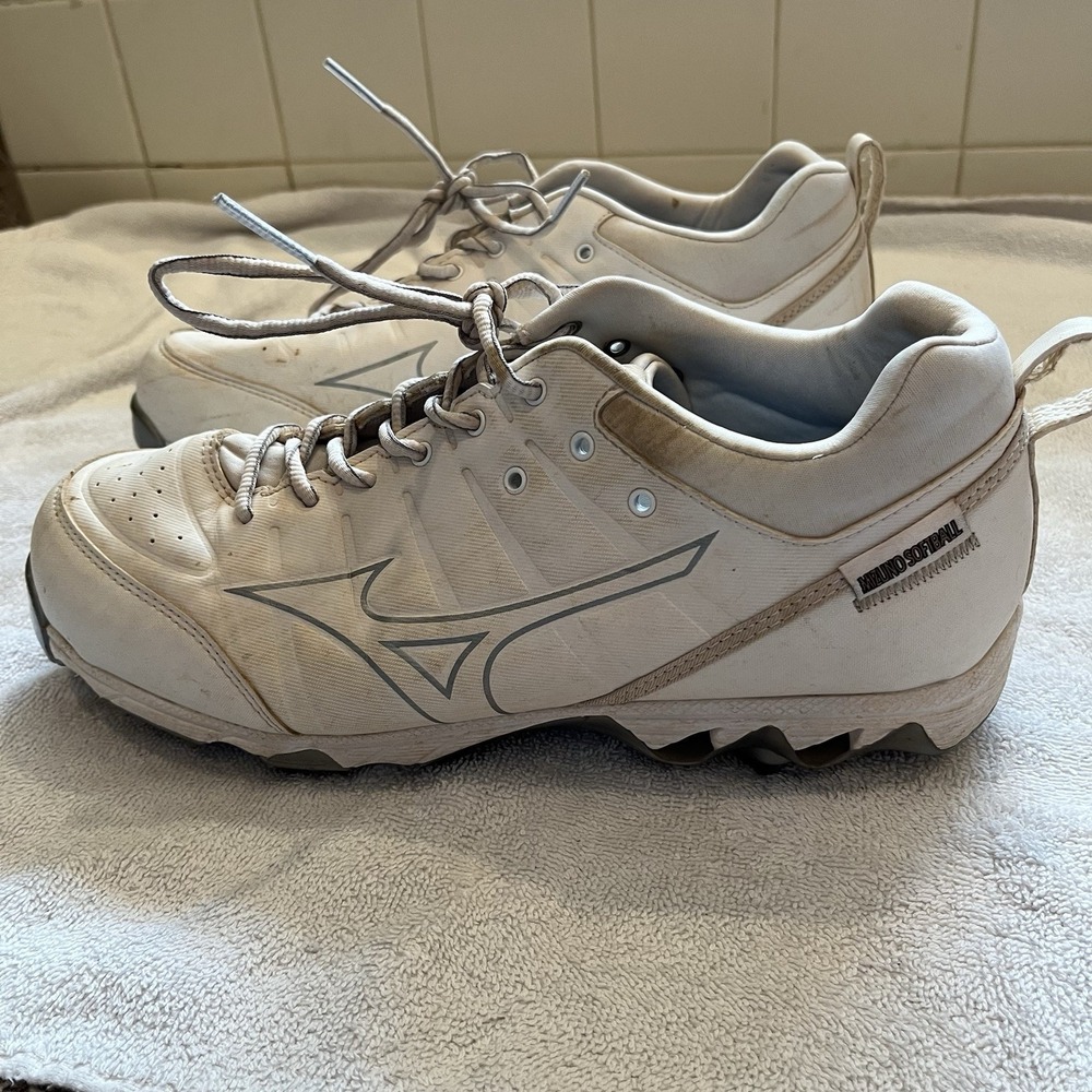 Mizuno 9-Spike‎ Swift 7 Low Women's Metal Softball Cleats Size 11 White